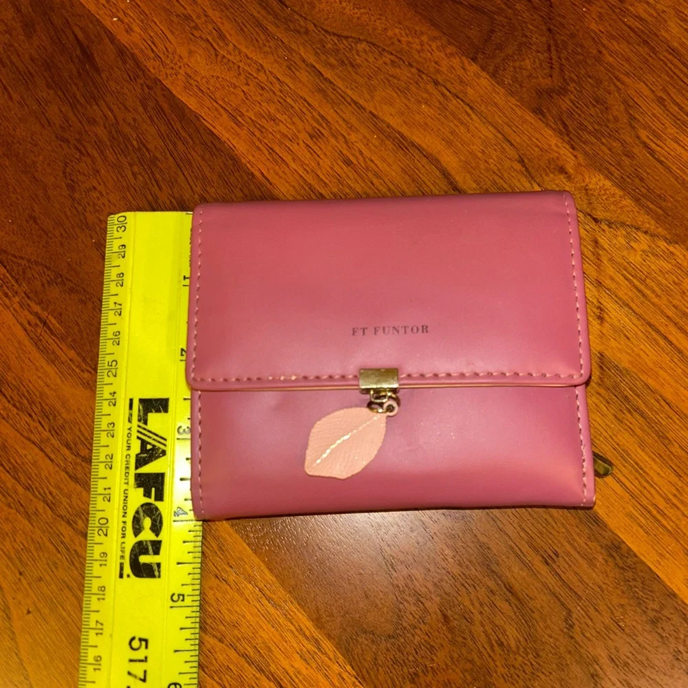 FT Funtor mauve pink billfold wallet small compact leaf charm
